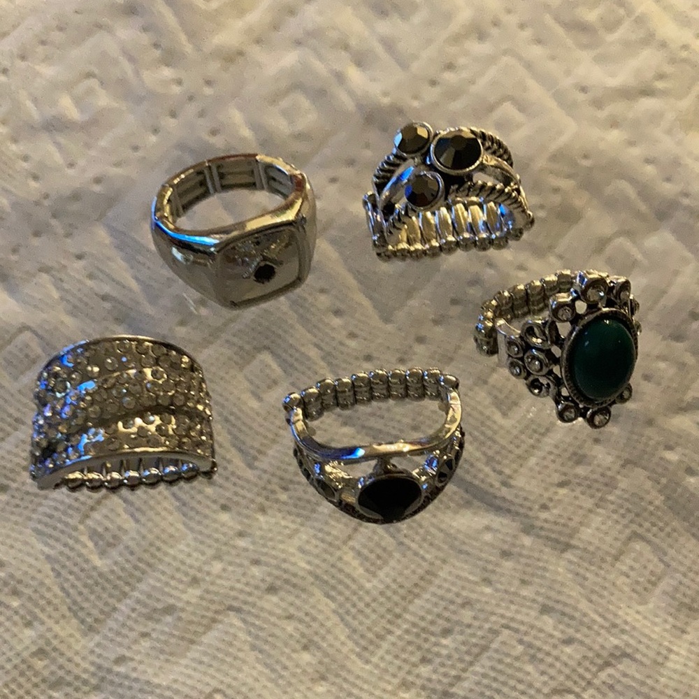 Multiple of rings real silver stretch band